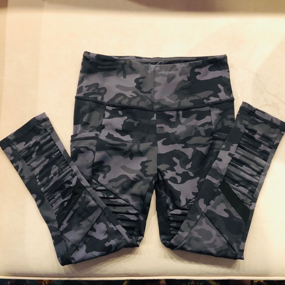 CVG Constantly Varied Gear Camo Moto Capri XS EUC!